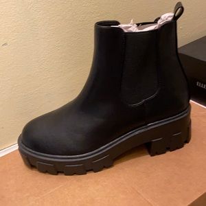 Black Chelsea chunky boots